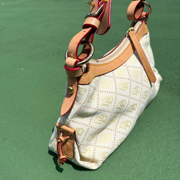 Vintage unique Dooney & Bourke Small East/West Slouch or a Hobo style bag. - Picture 4 of 8